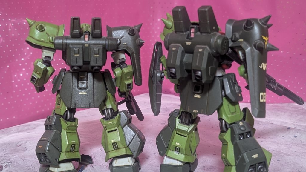 そして後ろ姿。個人的には前回のハイザックカスタムは前期型そして今回のハイザックカスタムは後期型とオラ設定にしております😅たしかにハイザックカスタムのバックパックはハイザックよりも高機動な感じですよね。