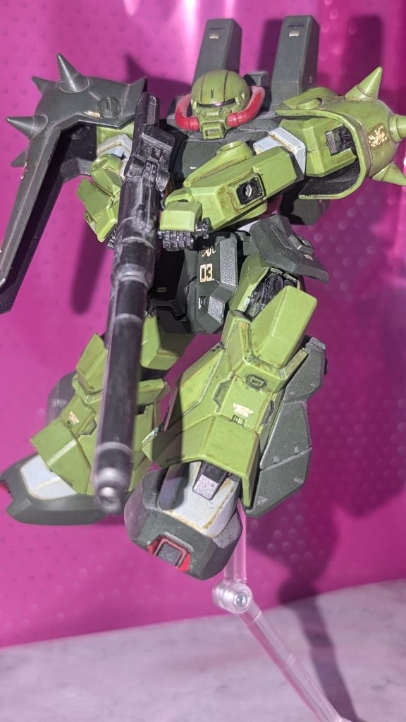 キット付属のビームランチャーはカッコいいけど、両手持ちはギリギリ何とかって感じですね😅