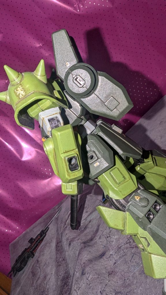 改造点②前回のホビーハイザック改造ハイザックカスタムと同様に腕部と腰部にポリキャップを仕込んでハードポイントを設置してオプションシールド等を取り付け可能にしました。