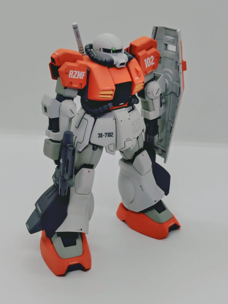 そんなワケでマーキングは優先的に配備されたであろうジオン共和国軍(Republic of Zeon Military Forces…実際は連邦の駐留軍)とし、テイルレターはラーザイム搭載機と被らないようZRとしましたシリアルナンバーは特に意味無しですが末番三桁は肩と揃えてあります