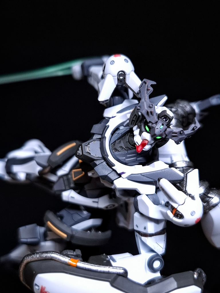 試験機ということで、まだマチュやエグザベ君に渡る前のイメージで作ったので、今回はヒートアックスは出番無しです。ヒートアックス好きの人には申し訳ないッ!!!