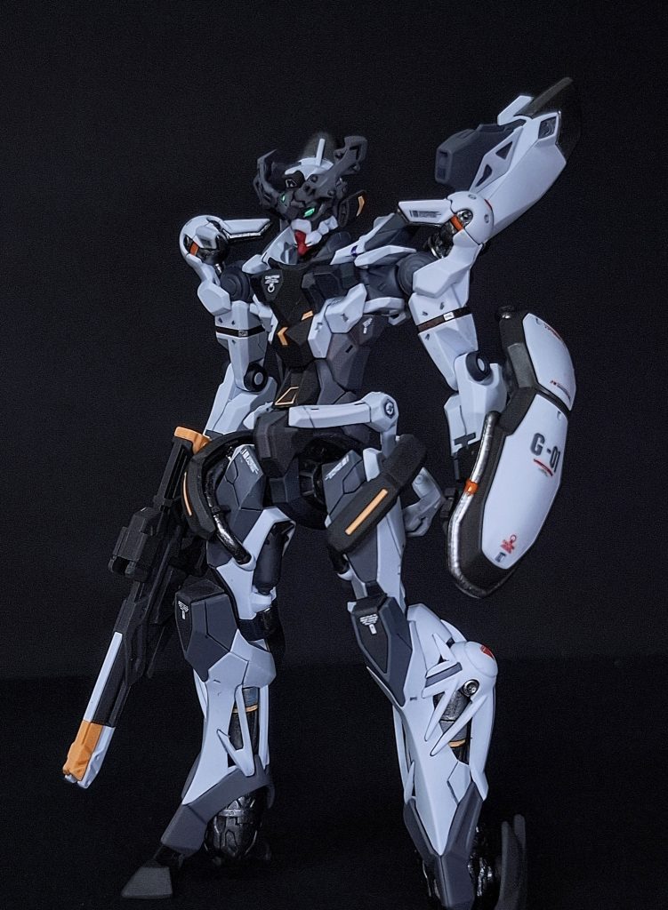 全体的に暗めの色で赤や青などの暖色?系の色をジオングレーとティターンズブルーで塗り直しました。mark2の時の色合いが結構気に入ったのでたぶんこの後も時々このカラーで、他のモビルスーツの絶対出しますね。