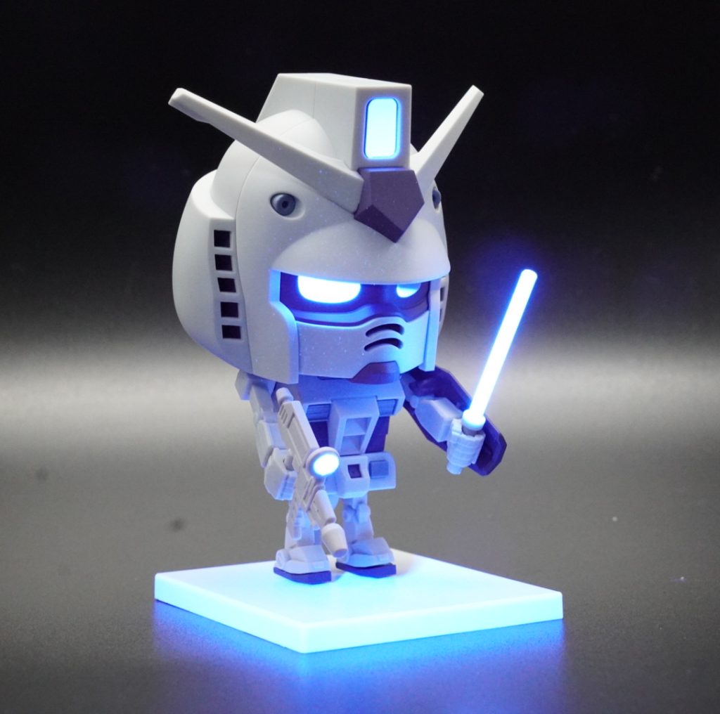 台座も蛍光クリアーで塗装して、プレミアムな雰囲気をだしました。