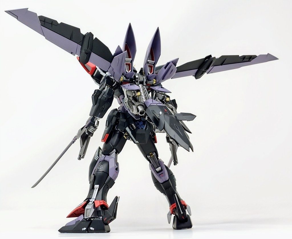 全体図②背面。背面のメカ感がセクシー?wテスタメントのディバインストライカーは切り離して接続方式を変更しています。