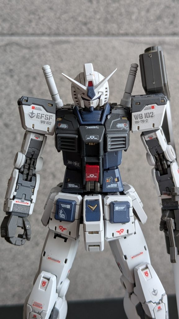 コックピットハッチもマレフィセントレッドでアクセントに。