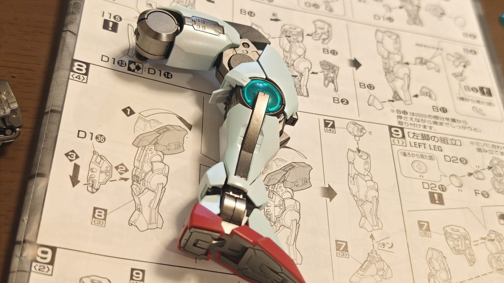 塗装は光が当たるとメタルビルドっぽくなるように調整しました