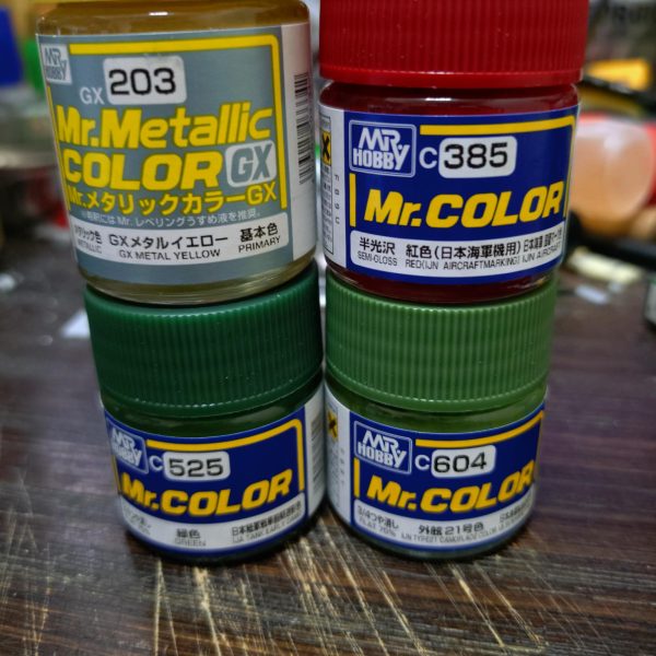 塗料はクレオスの日本海軍色からチョイス。黄色部分はGXメタルイエロー。紅色は正に紅生姜の色（笑）（3枚目）