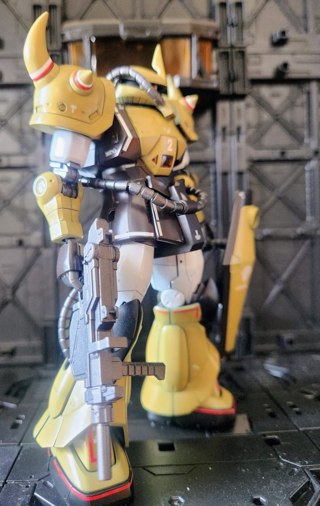 彫り直しとエッジ出しのおかげで、各パーツや武装の形状がしっかり見られて個人的に満足感あります。今回もトップコートはセミグロスで、機械部分と他一部はマットにしてあります。光り方が違って良い感じでした。