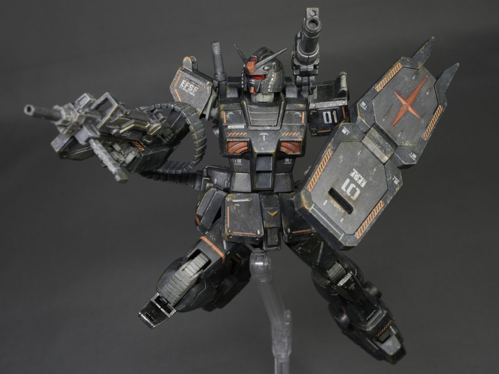 制作テーマは「鋼色の悪魔」ボディーは3色の黒系メタリック仕上げ。  クレオス GXメタルブラック  ガイア ガンメタリック  クレオス 焼鉄色オレンジはタミヤのメタリックオレンジです。このキットにはオレンジラインやマーキング用のシールも沢山付属してますが、どうもシールはウェザリング時に馴染みにくい印象があったため、ハイキューパーツさんのオレンジラインデカール等をそれっぽく貼りなおしました。 