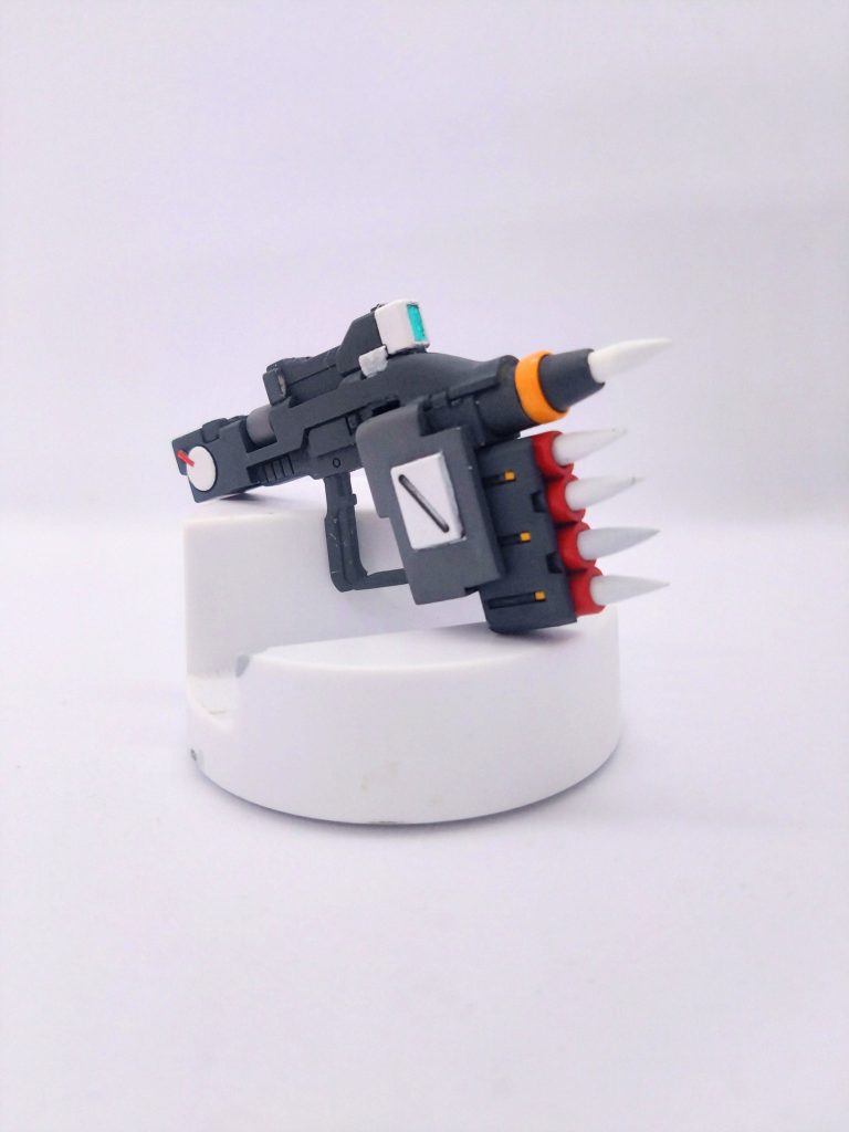 ハイパーハンマーのトゲトゲ感が好きなので、トゲトゲ弾頭の物理的な武器をジャンクパーツを加工して作りました😆武器類にもデカールを貼るべきでした😓