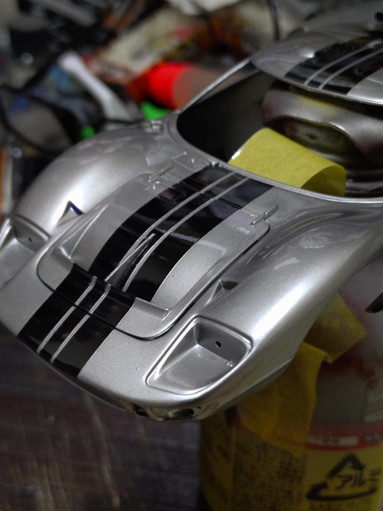 作品名：フォードGT40markⅡ<p>ボディーにクリアー吹きました。 さすがに一度研ぎ出し終わった上からの塗装なので表面はテッカテカです（笑） これならコンパウンドかけるだけで良さそう？ 改めて表面処理の重要性を再認識しましたね？</p>