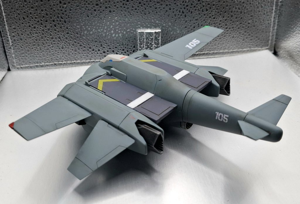 スミイレはクレオス水性マホガニー。甲板？ラインは筆塗りしてみました。