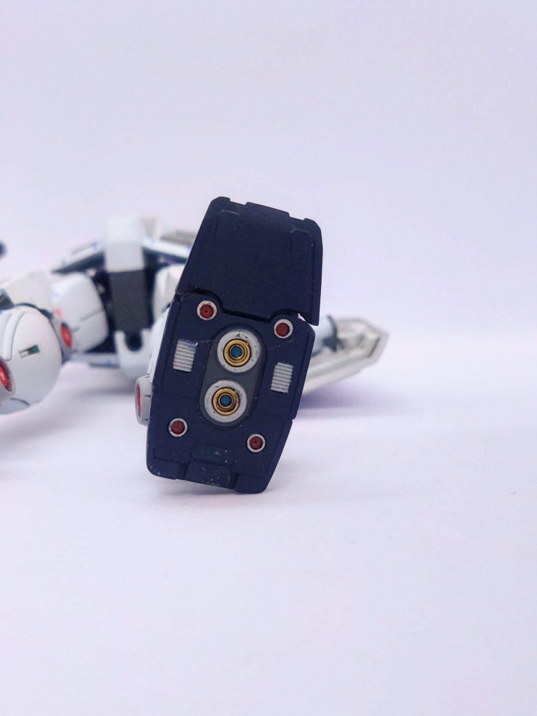 足の裏もバーニアを別パーツ、塗り分けしてあります😵