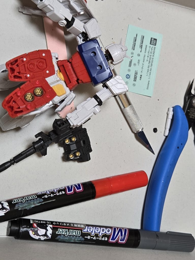 部分塗装は百均マーカー中心で