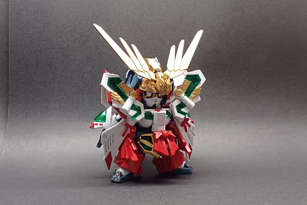 デストロイモード変身はBBフェネクスと騎士ユニコーンのギミックそのままです。ユニコーンモードの顔、貂蝉クシャトリヤのバイザーに貼り付けて、取り外しできるようにしました。