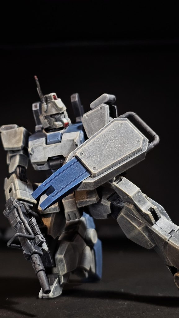 シールドだけはキレイに発色してくれました。ベースのドライブラシが全体的に甘かったんだなぁと反省。塗装練習の為、ウェザリング等は今回無しです。