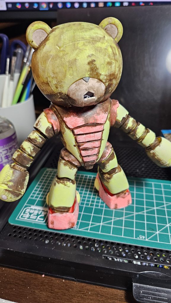 今回は初のラッカー塗料デビューです。マホガニーを下地にしました。