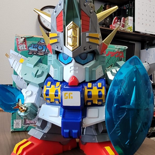 状態のいい真聖機兵ガンレックスが手に入ったので、現在改造中ですついでに中の人のバーサル騎士GP01もちーびー戦士ベースで制作中です多少形になってきたのでまとめて投稿（2枚目）