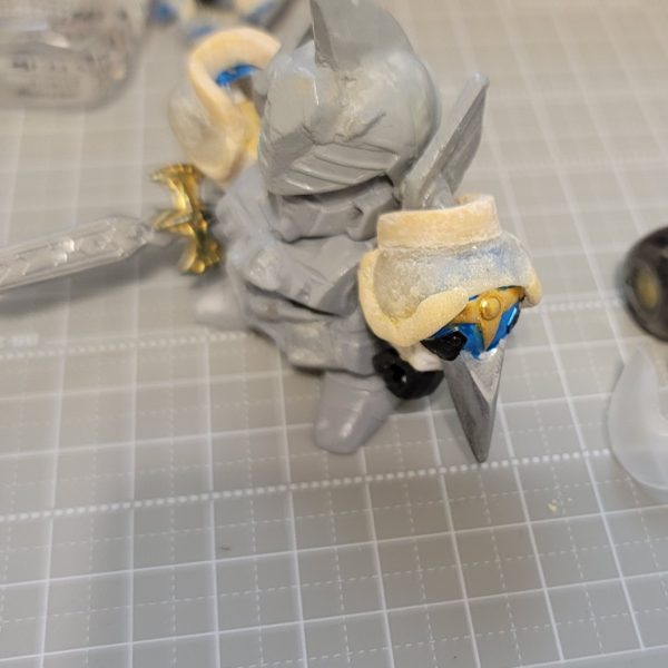 元祖SD真聖機兵ガンレックスとセットで制作中のバーサル騎士GP01ですちーびー戦士の騎士GP01をベースにしていますこちらもまだ制作中ですが、ある程度形になってきたので経過を投稿します（3枚目）