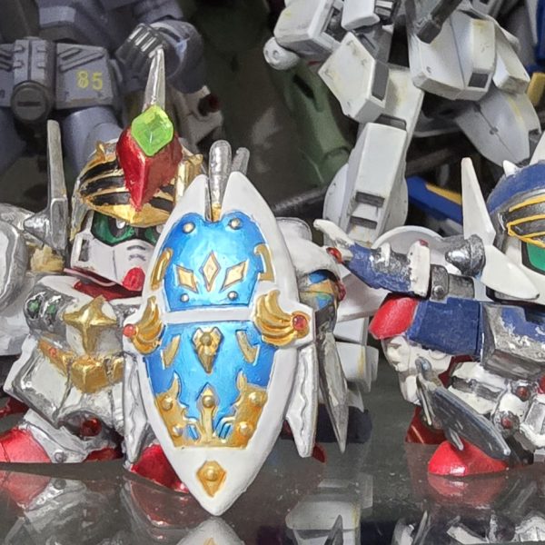 元祖SD真聖機兵ガンレックスとセットで制作中のバーサル騎士GP01ですちーびー戦士の騎士GP01をベースにしていますこちらもまだ制作中ですが、ある程度形になってきたので経過を投稿します（5枚目）