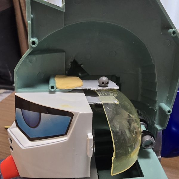 状態のいい真聖機兵ガンレックスが手に入ったので、現在改造中ですついでに中の人のバーサル騎士GP01もちーびー戦士ベースで制作中です多少形になってきたのでまとめて投稿（6枚目）