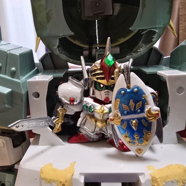 元祖SD真聖機兵ガンレックスとセットで制作中のバーサル騎士GP01ですちーびー戦士の騎士GP01をベースにしていますこちらもまだ制作中ですが、ある程度形になってきたので経過を投稿します（6枚目）