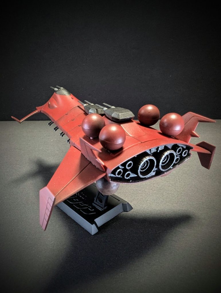 後ろ姿もカッコいい!宇宙空間にこれだけの羽根が必要なのかはさておきます…