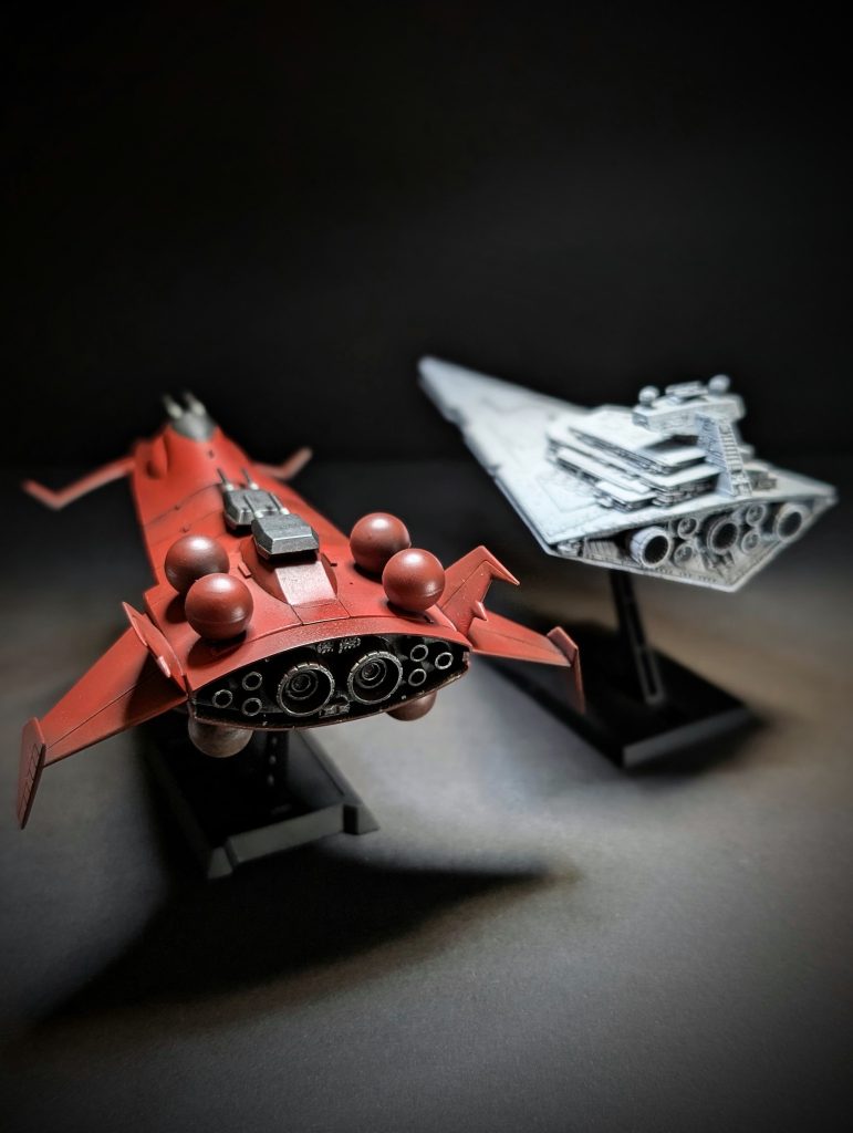 遠い昔はるか彼方の銀河系…の戦艦とコラボ笑今のバンダイの技術でベストメカコレクション出してくれるのを切望します!!