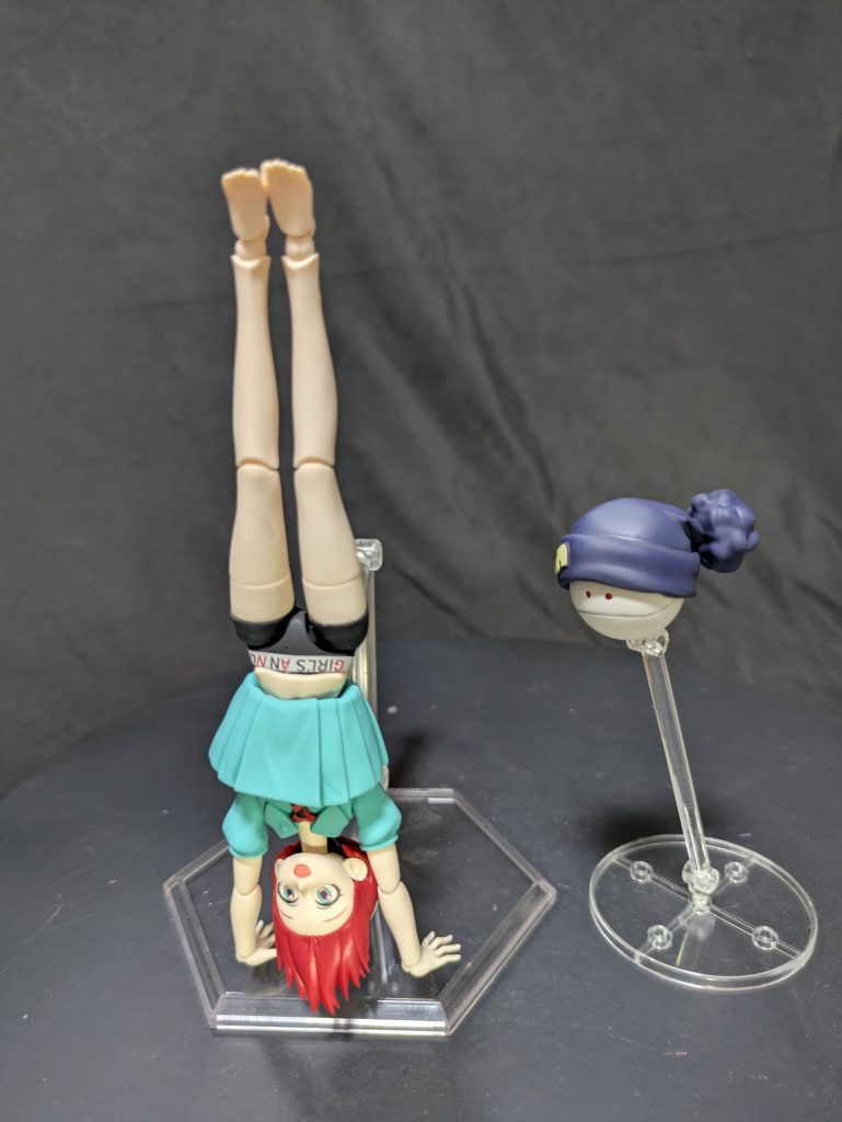 逆立ちするマチュこちらが正式