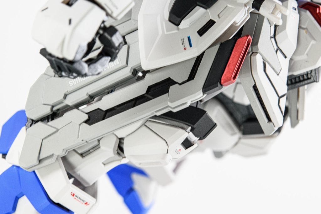 レールガン部分はやったことは少なく、元の色だけだと寂しかったので段落ち部分にエナメル塗料のフラットブラックを筆塗り。