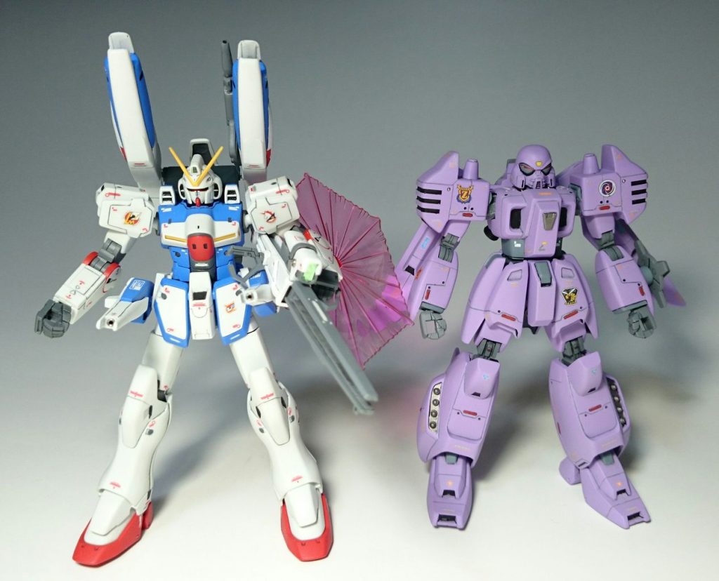 HGUCVガンダムと。(Vガン本体はHGUCですが、ダッシュパーツは旧キットのを改造して取り付けています。)  以下製作過程