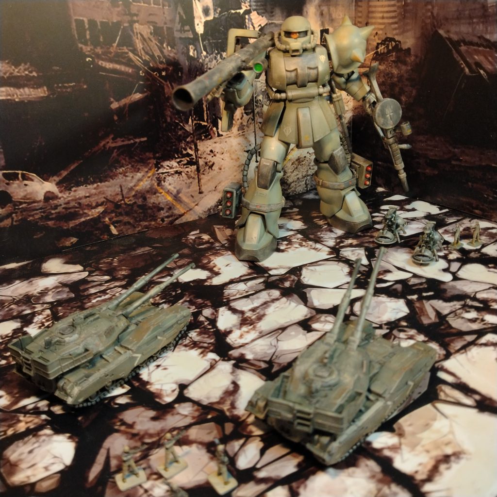 この重力戦線ザクのキットですが!普通のHGザクと構造が違うんですね!知りませんでした!😄