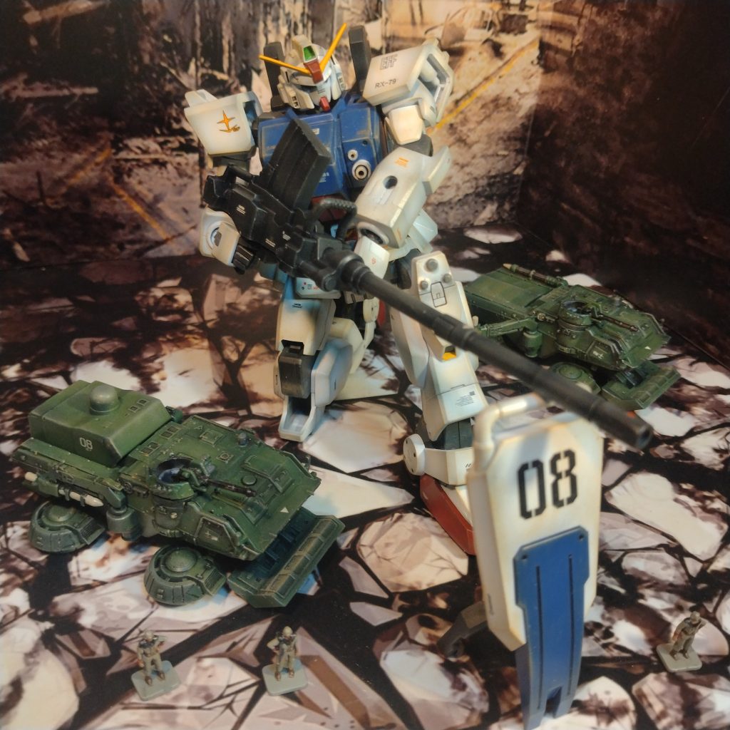 作ってる時は何も思いませんでしたが!完成して、こうして写真撮って初めてこのガンダム結構可動するなと思いました😄膝立ちにこの盾の使い方が気に入りました!😀