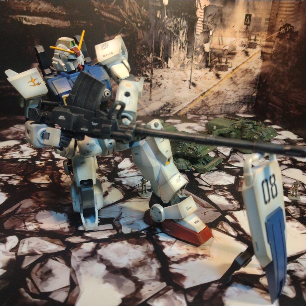 グラデーション塗装してからウェザリングは砂汚れ系にしてます!前回のザクと同じです!😄