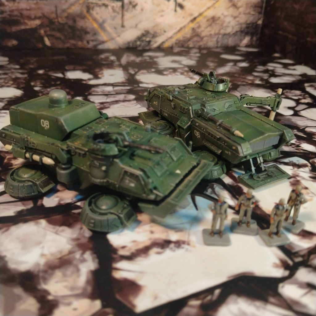 このホバーも前後可動したり後ろのコンテナも外せて変更出来たりと地味に良く出来てます!😄連邦兵士の手塗りはやはり!老眼殺しでした!😅でも頑張りました!😄陸戦型ガンダム地上戦キットでした!次は久々のMGでフルアーマーガンダムVerKaやります!😀