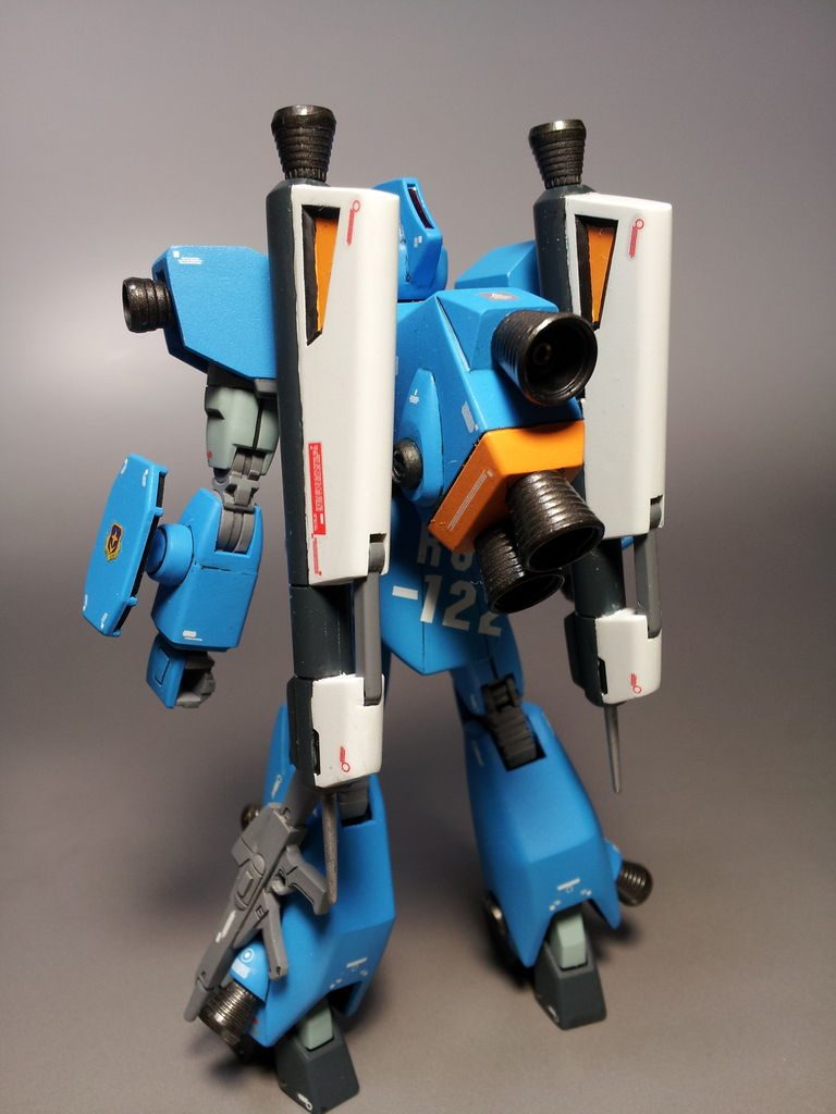 ショットランサーはF91のヴェスバーの取り付け機構を流用しています。これがF91をベースに選んだキッカケでしたが、腕部や脚部等がプレーンなデザインでミキシング向きである事に気付き、この後に酷使する事になりました。