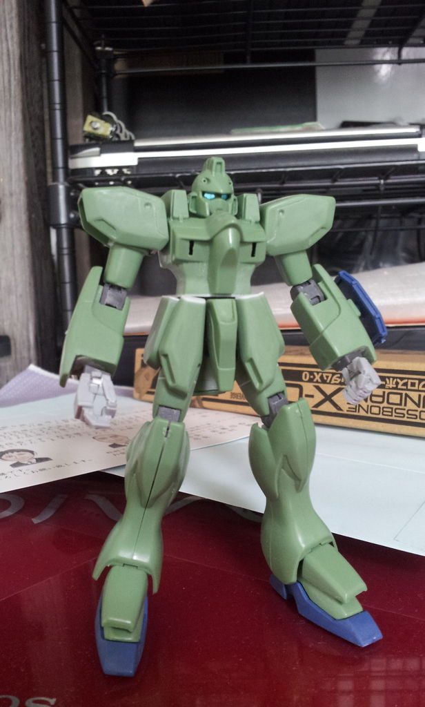 関節の移植工作が完了した状態拳が大きいのもありますが、腕が大きくゴリラ体型なので、正直後悔もあります。とりあえず拳だけビルドハンドsにしようかな。作りなおすなら、腕、太ももはF91からミキシングしたいですね。