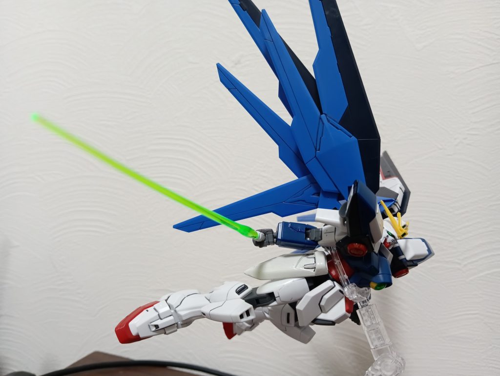 ちゃんと自分でこうしようああしようと考えたガンダムが形になると、本当に楽しいですね惜しむらくは初心者だから技術がないところか…