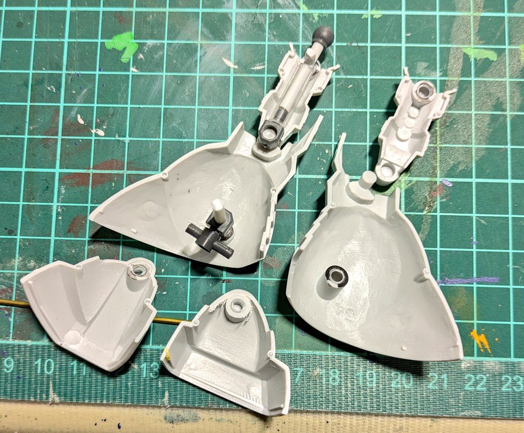 脚は、可動と後ハメの為にポリ化。写真撮ってないけど、全身こんな感じで加工してます。