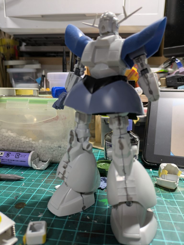 だいぶバランス変わってます。2センチぐらいは身長伸びてるかな。MGのパーフェクトジオングに近いバランスになってます。