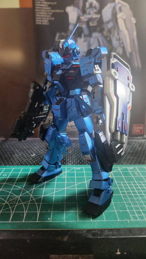 今回は一部を除いてメタリック塗装に初の光沢仕上げをしたので、光の反射具合が凄いことになりました