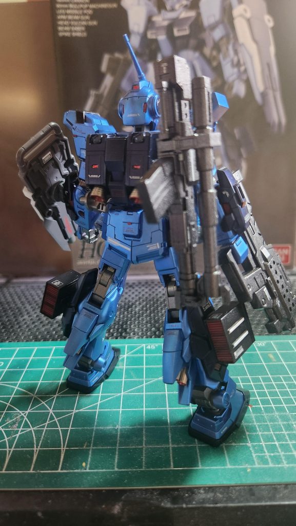 バックパックとリヤスカートのディテールが今回で一番難産でした…あまりに良いアイデアが浮かんで来なかったのでバトルオペレーション2のペイルライダーを観賞してアイデアを貰いオリジナルでモールドを追加してます