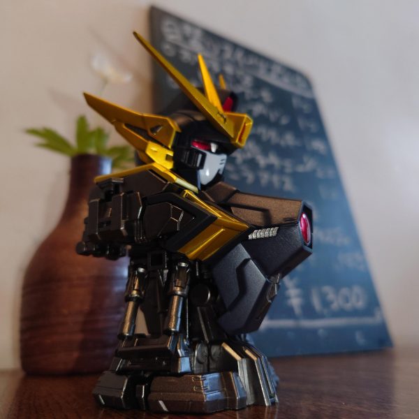 メカニカルバストのウイングゼロをリベリオンカラーに変更しました。工作は引け処理くらいしかしてません。カラーレシビF＝フィニッシャーズGガイアノーツ黒＝Fカーボンブラックグレー＝Gメカサフライトゴールド＝GエルドランゴールドにGクリアイエローでキャンディ白＝Fスチールホワイトガンメタル＝Fライトガンメタルゴールド＝F青金シルバー＝Gプレミアムメッキシルバー→研磨レッド＝Gプレミアムメッキシルバー→Gクリアレッド（3枚目）