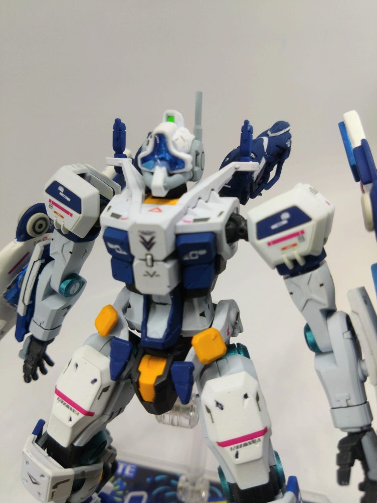 最近よく制作中にパーツ壊したり紛失する事が多いのですがまさかの顔パーツを紛失!なので初めてのレジンで作成。扱い難しいですねコレ。