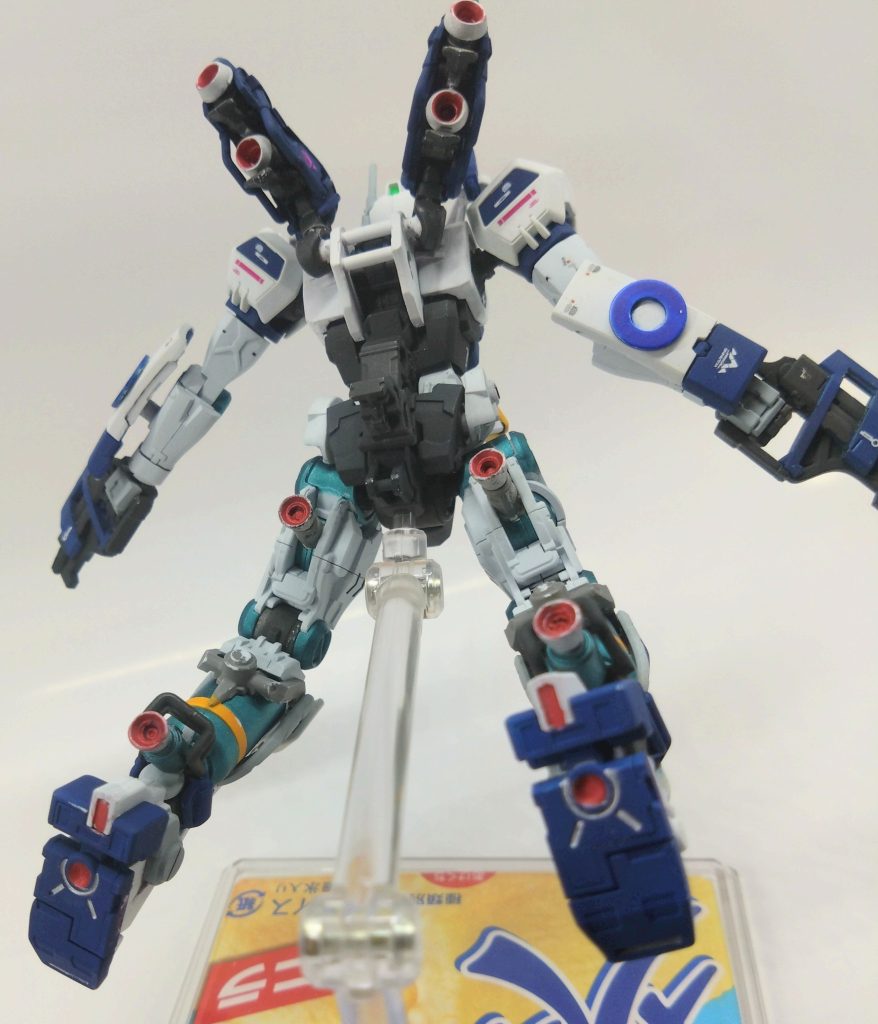 バーニアは赤で統一しました。腿裏のバーニアが足を曲げると干渉して塗装ハゲが⋯