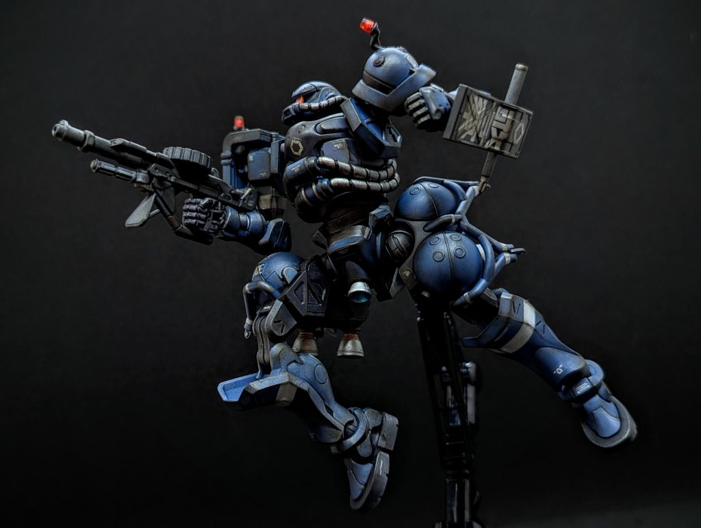 最後にパッケージアートっぽくキメて終了!色々なバリエーションで制作されてますが、軍警ザクならではの濃青ボディは、コレはコレで良き(*ノω・*)テヘ 最後までご覧頂きありがとうございます!また投稿した際は見て頂けると幸いですm(_ _)m