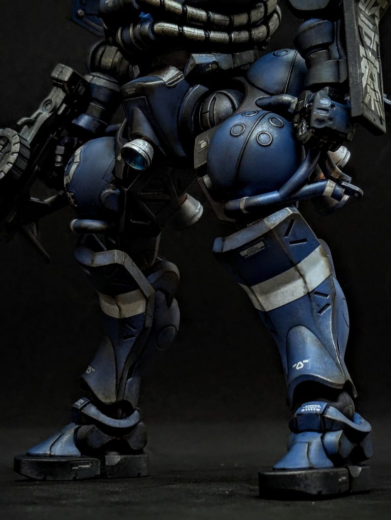 HGとはいえ細かい部分のディテールや作り込みも良くて、さすがの最新キットって感じですね! ただ特徴的な太腿は可動がねぇ(^_^;)それでもポージング頑張ってみました!