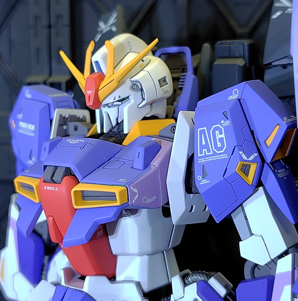 胸部は逆反り型に変更しました。ガレキとガンプラのミキシングは何回もやっていますが、相変わらず位置や細かい調整が大変です…良く見ると色々ズレてたりしますが、あんまり気にしないでやって下さい。