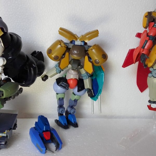 ほぼほぼガンプラを切った貼ったで三姉妹作ろうと思い付きで作っています。大まかには出来ているので塗装までがんばりたい（2枚目）