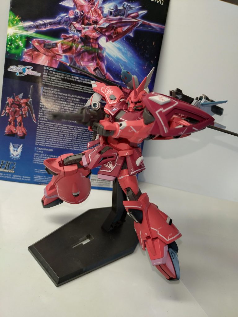 箱絵と同じポーズ。何故か躍動感がない。(泣)